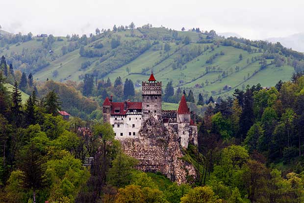 erdély románia dombok drakula gróg kastélya