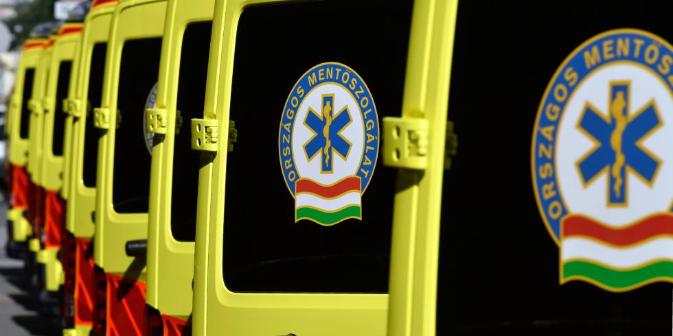 Elektromos mentőkerékpárok érkezhetnek a mentőautók helyett. elektromos mentőkerékpár mentőautó mentő mentős életmentés Budapest OM 2022