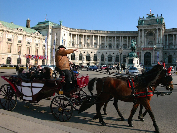 Fiákerrel a Heldenplatzon
