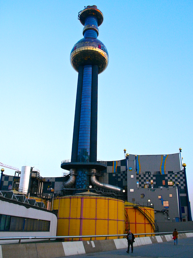 Szemétégető a város közepén Ezt látjuk a metrómegállóból kilépve