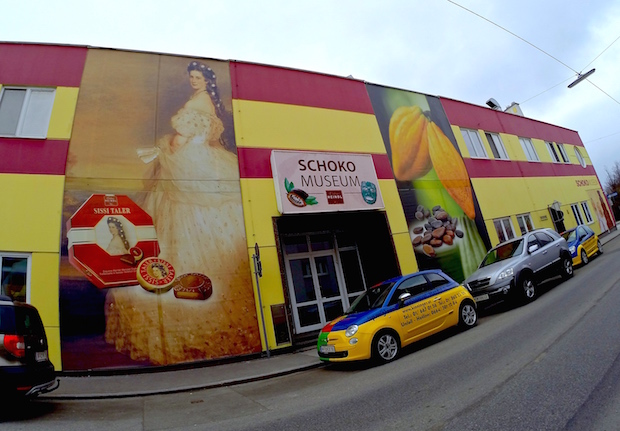 Már messziről ki lehet szúrni a csokoládéüzemet