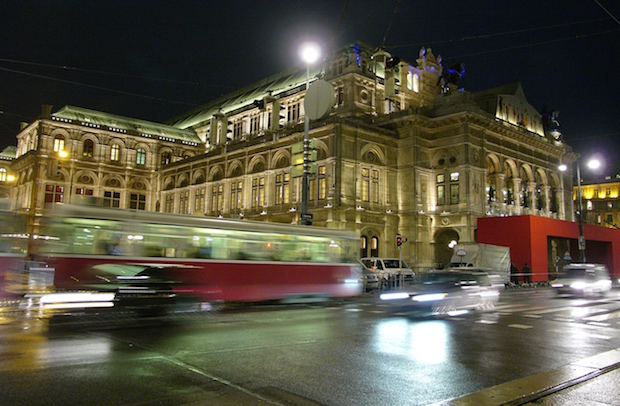 Éjjel-nappal készülődés