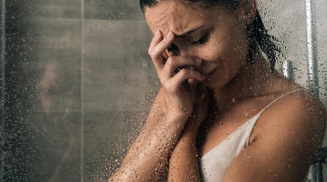 Te is folyton sírsz a zuhany alatt? Ez lehet az oka