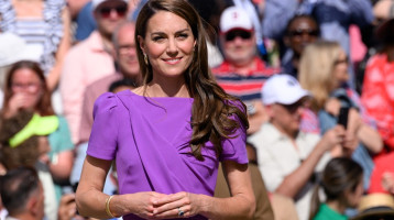 Praktikus oka van: ezért viselt lila ruhát Wimbledonban a rákkal küzdő Katalin hercegné