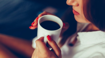 Nem a gyömbér vagy a fahéj az: ezt keverd a kávédba, és azonnal beindul a fogyás - Mennyei lesz tőle az íze is!