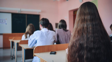 Büntetésből alsóneműre vetkőztette diákjait egy magyar tanár, aki azóta is ugyanabban az iskolában oktathat