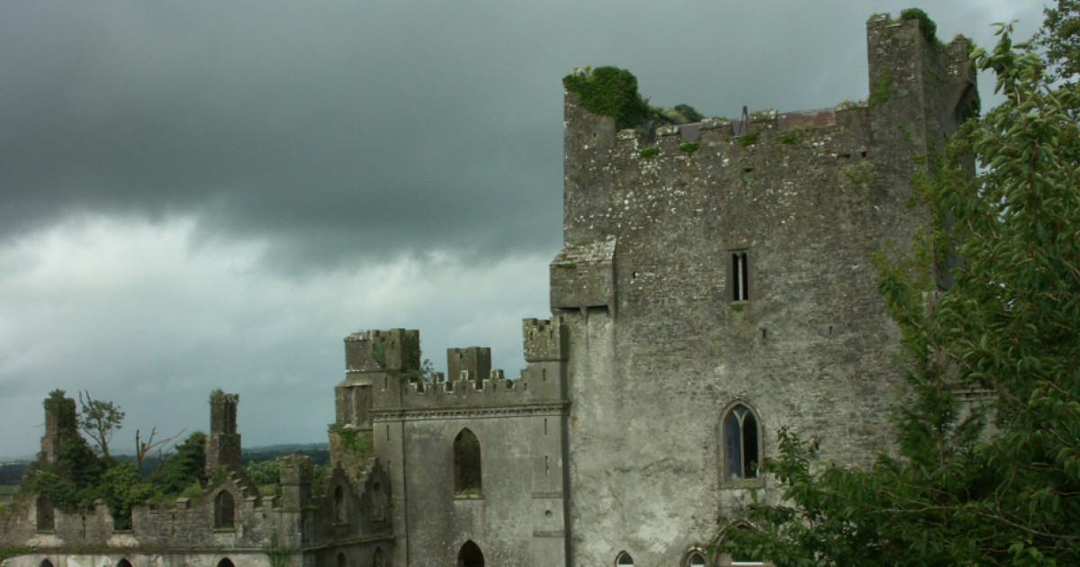 15 самых. Замок лип (Leap Castle), Ирландия. Замок в Роскрей, Оффали, Ирландия. Внутри замок лип (Leap Castle), Ирландия. Замок лип Ирландия Кровавая часовня.