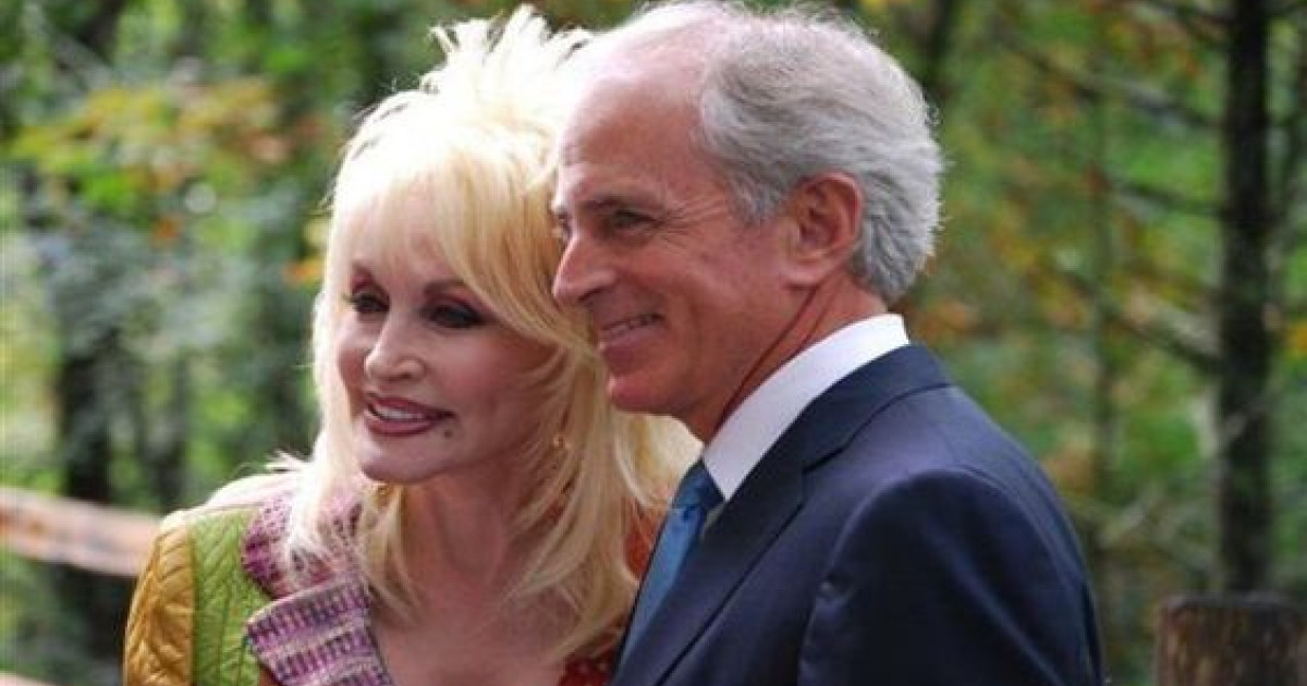 Ő Dolly Parton ritkán látott, titokzatos férje: az énekesnő és szerelme ...