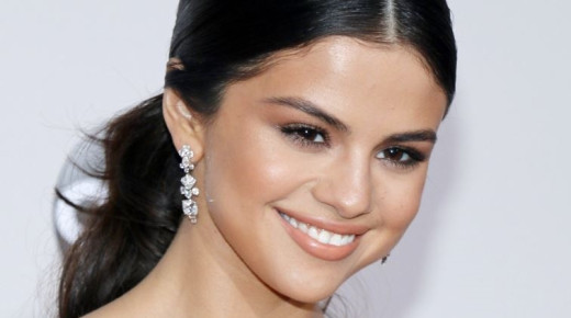 Hamarosan férjhez megy Selena Gomez: az énekesnő az Instagramon villantotta meg hatalmas gyémántgyűrűjét - Fotó