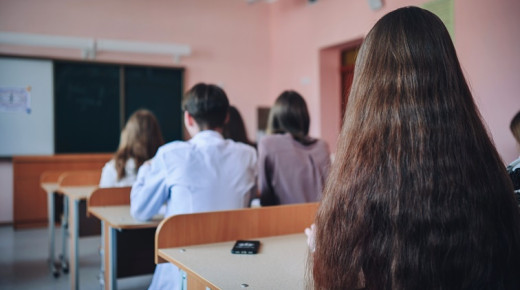 Büntetésből alsóneműre vetkőztette diákjait egy magyar tanár, aki azóta is ugyanabban az iskolában oktathat