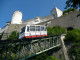 A FestungsBahn sikló

Salzburg óvárosa fölött magasodik a híres Hohensalzburg vára. Érdemes felmenni a FestungsBahn siklóval, és megtekinteni a középkori hercegi lakosztályokat és a vármúzeumot, de a városra nyíló panoráma miatt is érdemes ellátogatni ide. Az 1892-ből származó FestungsBahn sikló felújított szerelvényei 54 másodperc alatt viszik fel az utasokat a várba, és az út során panorámaablakokon át gyönyörködhetnek az utasok a fantasztikus kilátásban.