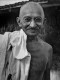 Mahatma Gandhi

A spirituális vezető halála előtt is tartotta magát egészséges, vegetáriánus étrendjéhez: utolsó vacsorája egy tál főtt, vegyes zöldségből, négy egész paradicsomból, négy narancsból, egy nagy pohár kecsketejből, egy kis pohár sárgarépaléből, valamint egy főzetből állt, amit aloe verából és egy lime levéből készített el gyömbérrel fűszerezve.