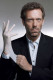 Íme Hugh Laurie, ahogyan mindenki emlékszik rá, dr. Gregory House-ként az amerikai sorozatban. Egyszerűen nem lehetett őt nem kedvelni, így nem meglepő, hogy a sorozatban nyújtott alakításáért 2006-ban és 2007-ben Golden Globe-díjat is nyert.