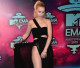 Iggy Azalea

Igyekszik takarni, de már nem nagyon tudja! Kegyetlenül megörökítették a fotósok a 2013-as MTV EMA vörös szőnyegén pózoló Iggy Azalea-t, miközben a szél véletlenül fellibbentette a szoknyáját... Alsóneműt mondjuk viselt a rapper, de az is félig el volt csúszva, szóval lényegében mindent látni lehetett, amit nagyközönség előtt takarni kell.