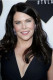 Lauren Graham - Loreai Gilmore

A Loreailt alakító Lauren Graham hawaii származású színésznő, akit az édesapja egyedül nevelt fel, miután édesanyja énekesnői karrierjét választva maga mögött hagyta családját. Érdekesség, hogy Lauren a színészet mellett könyvírással is foglalkozik, több regénye is megjelent már. A Szívek szállodája után mozifilmekben is láthattuk őt, leginkább viszont továbbra is a tévésorozatoknál maradt. Többek között a Gorillabácsi és az Evan, a minden6ó című filmekben láthattuk őt, emellett pedig szinkronszínészként is tevékenykedik, ő adta a hangját például a Derült égből fasírt Fran Lockwoodjának.