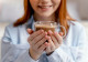 Ahogyan a Mirror is írja, az említett tanulmányból kiderült, hogy azok a 20 és 44 év közötti nők, akik napi 2-3 csésze koffeines kávét fogyasztanak, nekik alacsonyabb a hasi zsírszintjük, mint azoknak, akik egyáltalán nem kávéznak, esetleg csak a koffeinmentes verziót fogyasztják.