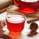 A rooibos tea csökkentheti a krónikus betegségek kialakulásának esélyét, felveszi a harcot a gyulladások legyőzésében, valamint a bőrproblémák tekintetében is hatásos fegyvernek bizonyulhat, hiszen antioxidáns tartalma még az öregedés késleltetésére is képes. A zöld, a fehér és az oolong teához hasonlóan a rooibos is segíthet a fogyásban és a súlyfelesleg leadásában, hiszen tele van tápanyagokkal, mégsem tartalmaz kalóriát vagy koffeint, és még azzal is büszkélkedhet, hogy kalcium, fluorid, valamint alfa-hidroxisav van benne, továbbá aszpalatin és notofagin, két olyan antioxidáns-fajta, amelyek szerepet játszhatnak a súlycsökkenésben.