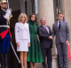 A nem mindennapi, politikai érdekekből történő találkozóra tehát Párizsban került sor, ahol több fotó is készült az elnökről és a jordán királyról, na meg persze feleségeikről is.