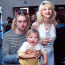 Mindez nem sokat segített, mániás depressziója súlyosbodott, a drogot többször is túladagolta. 1992-ben feleségül vette Courtney Love-ot, a Hole együttes énekesnőjét, akivel közös kislányuk született. Egészen úgy tűnt, egyenesbe jön az élete. A kapcsolat azonban egyre viharosabbá vált, Cobain a banda tagjaival is egyre távolságtartóbb lett.
