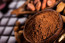 Takács István, a Szerencsi Bonbon ügyvezetője szerint a csokoládétermékek esetében másfélszeres árnövekedéssel érdemes kalkulálni, a mártott csokoládék és a drazsék esetében viszont 10 százalékot tart reálisnak.
