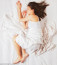A bal oldal

Általánosságban elmondható, hogy a bal oldali alvásnak vannak bizonyos előnyei, különösen a terhes nők számára. A bal oldalon való alvás segíthet javítani a vérkeringést és csökkentheti a reflux tüneteit. Emellett az alvás a bal oldalon segíthet az alvási apnoéval és a horkolással küzdőknek is.
