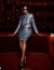 Naomi Campbell egy elegáns Chanel kosztümben érkezett a divatbemutatóra.
