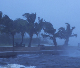 Florida történetének legnagyobb kötelező kitelepítését rendelték el a közelgő hurrikán miatt