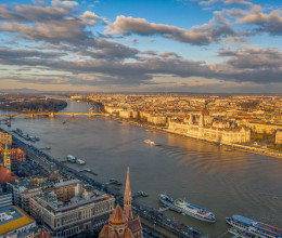 Lezárták a Margitszigetet és a rakpartokat a fővárosban, egy települést napokra elszigetelhet az árvíz a külvilágtól