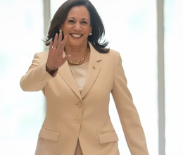 Ő Kamala Harris ritkán látott nevelt lánya: a 25 éves Ella különleges szépség - Fotók