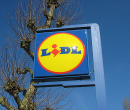 A Lidl, a Tesco, de az Aldi is árháborúba kezdett a magyarok kedvenc nyári étele miatt