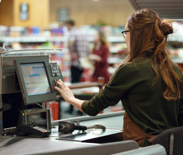 Ezt tette a Lidl egyik magyar pénztárosa, rögtön meg is osztották a neten