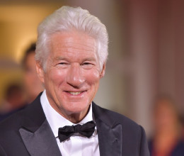 Beragyogták Velencét: a 75 éves Richard Gere a vörös szőnyegen mutatta meg ritkán látott családját - Fotók