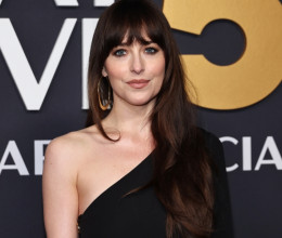 Dakota Johnson dögös, felsliccelt szettje mindent vitt: azt hívják álomruhának, amit a színésznő viselt