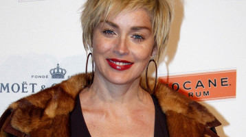 Valami nagyon nem stimmel Sharon Stone arcával: a színésznő a frászt hozta a követőire - Videó