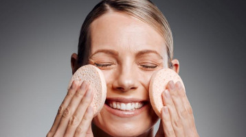 Ezért nagyon fontos a dupla tisztítás az arcápolásban: így csináld, hogy a bőröd mindig ragyogó és hidratált legyen