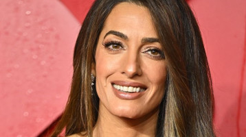 Amal Clooney bemutatta a leggyönyörűbb nyári ruhát, amit valaha láttunk