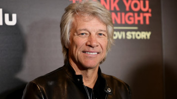 Jon Bon Jovi megmentette egy folyóba ugrani készülő nő életét, az esetről felkavaró videó is készült