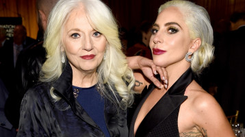 Ő Lady Gaga ritkán látott édesanyja: a 70 éves Cynthia szépsége lányáéval vetekszik