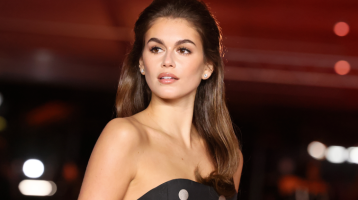 Kaia Gerber felvette Cindy Crafword 31 éves ruháját: sokkal szebb volt benne, mint az édesanyja