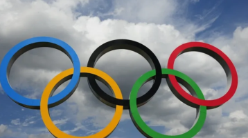 Rob Schneider szerint ez a ”Sátán” olimpiája – ilyen lehúzó kritikát senki se várt a vígjátéksztártól