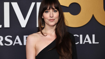 Dakota Johnson dögös, felsliccelt szettje mindent vitt: azt hívják álomruhának, amit a színésznő viselt